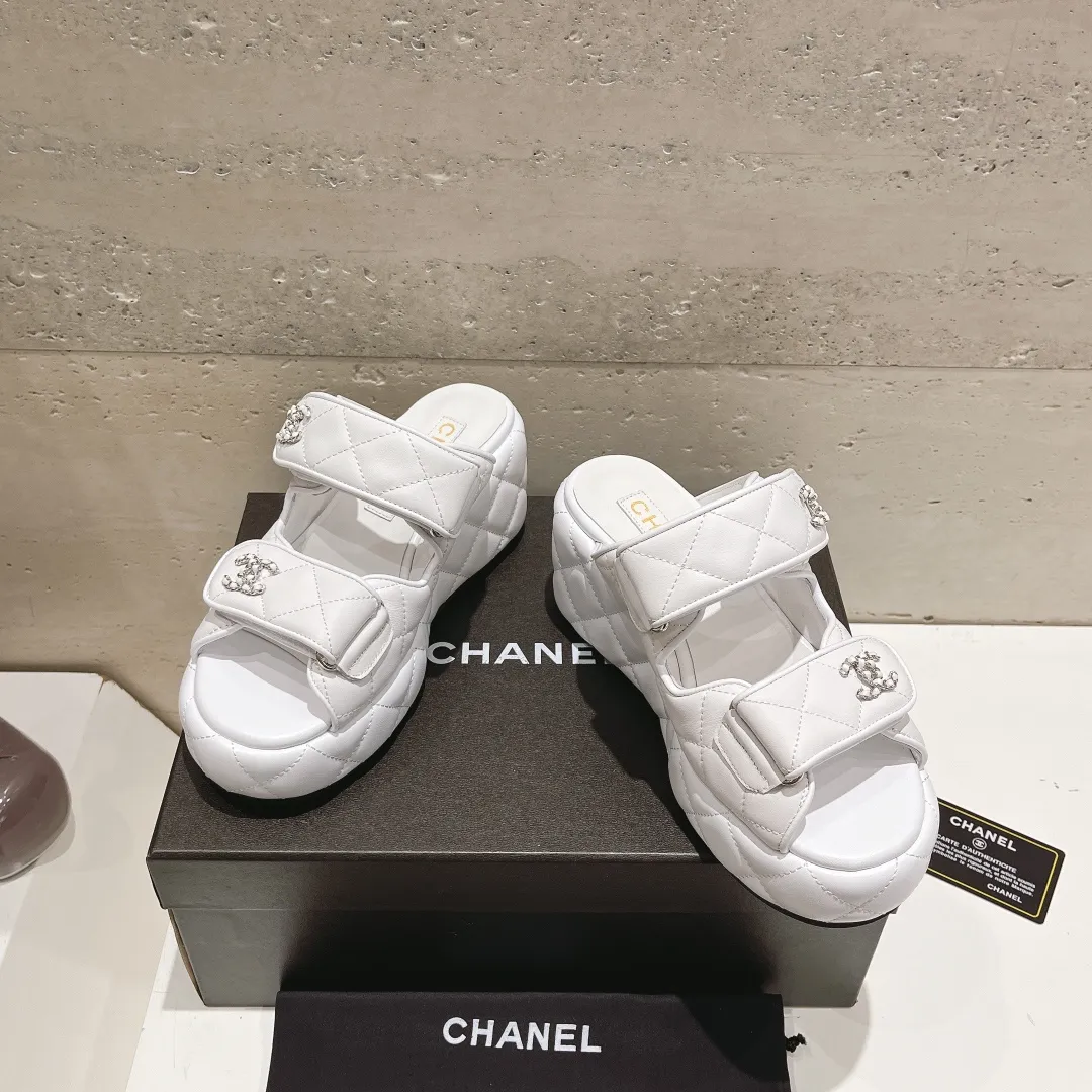 👟👟Ex-factory price 520👟👟 (top version) CHANEL Chanel C Jia Xiaoxiang 24ss new wedge heel open toe high heel sandals Top counter quality, don’t be super stunning the moment you put it on your feet🔥All materials are customized according to the original version! Upper: imported cowhide, lining: imported sheepskin, feet: sheepskin, sole: original outsole, size: 34-41